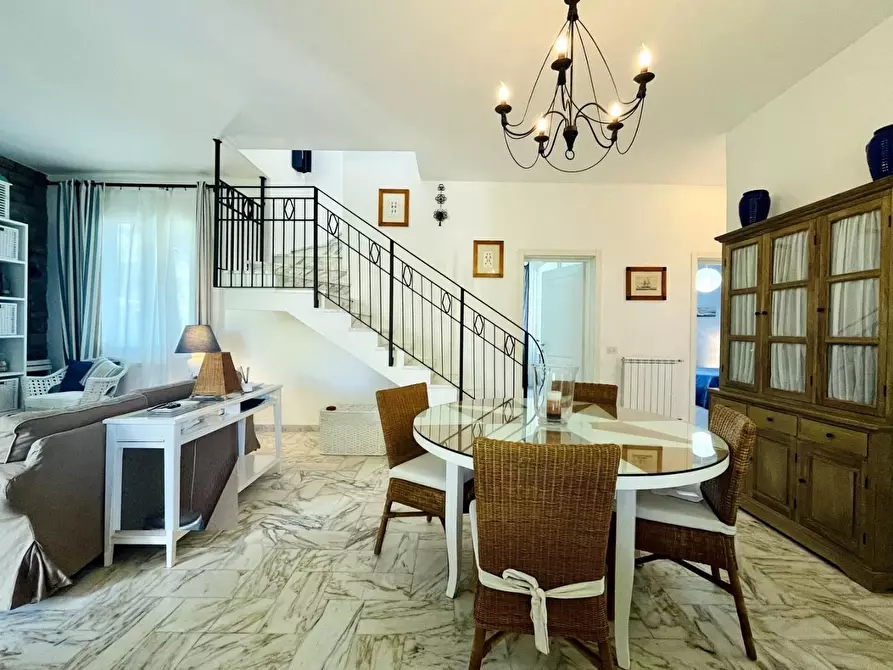 Immagine 4 di Villa in vendita  a Pietrasanta