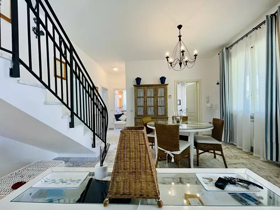 Immagine 8 di Villa in vendita  a Pietrasanta