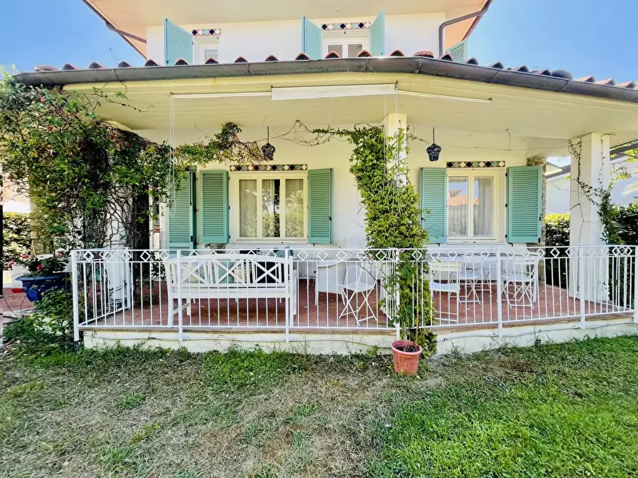 Immagine 53 di Villa in vendita  a Pietrasanta
