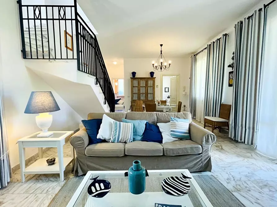 Immagine 6 di Villa in vendita  a Pietrasanta