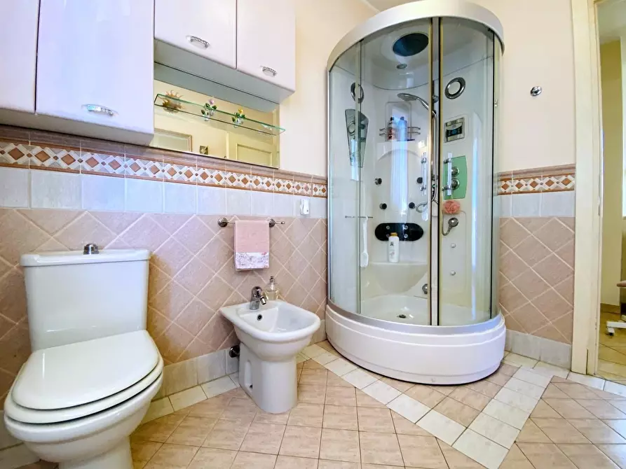 Immagine 67 di Villa in vendita  a Viareggio