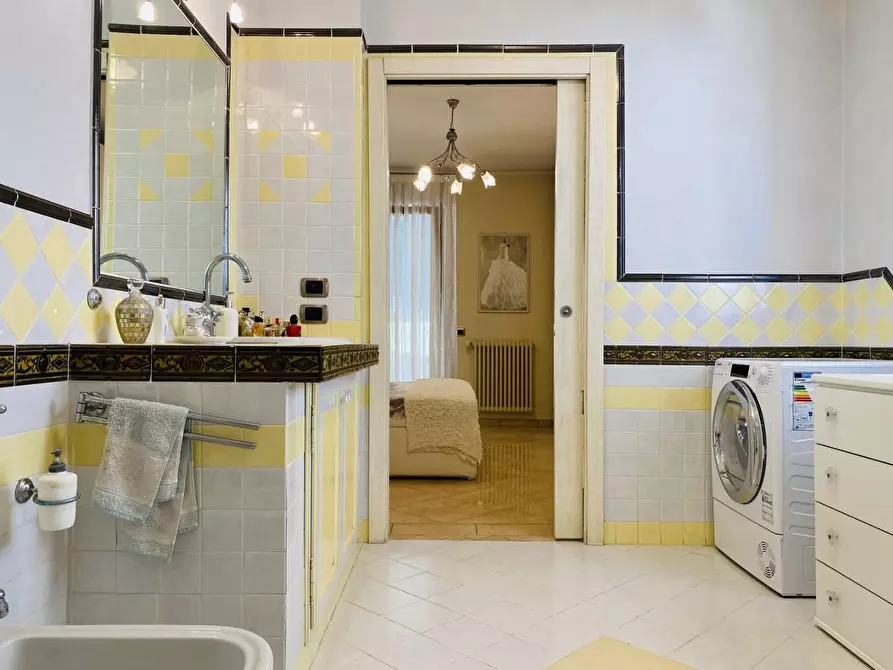 Immagine 44 di Villa in vendita  a Viareggio