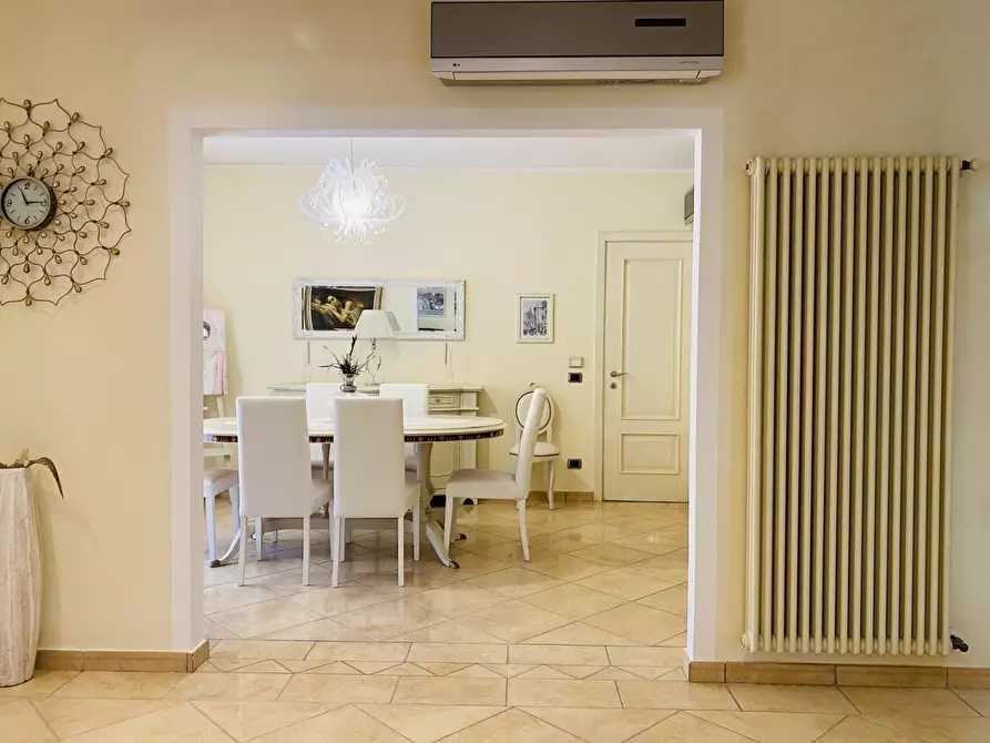 Immagine 17 di Villa in vendita  a Viareggio