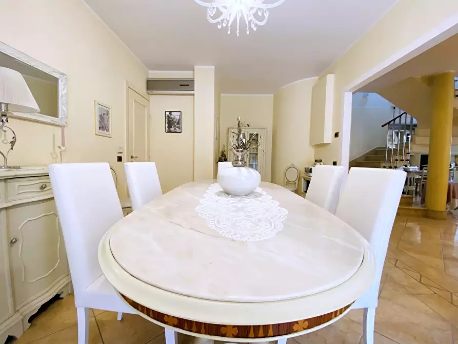 Immagine 23 di Villa in vendita  a Viareggio