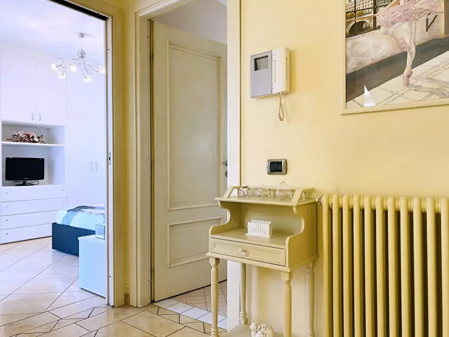 Immagine 57 di Villa in vendita  a Viareggio