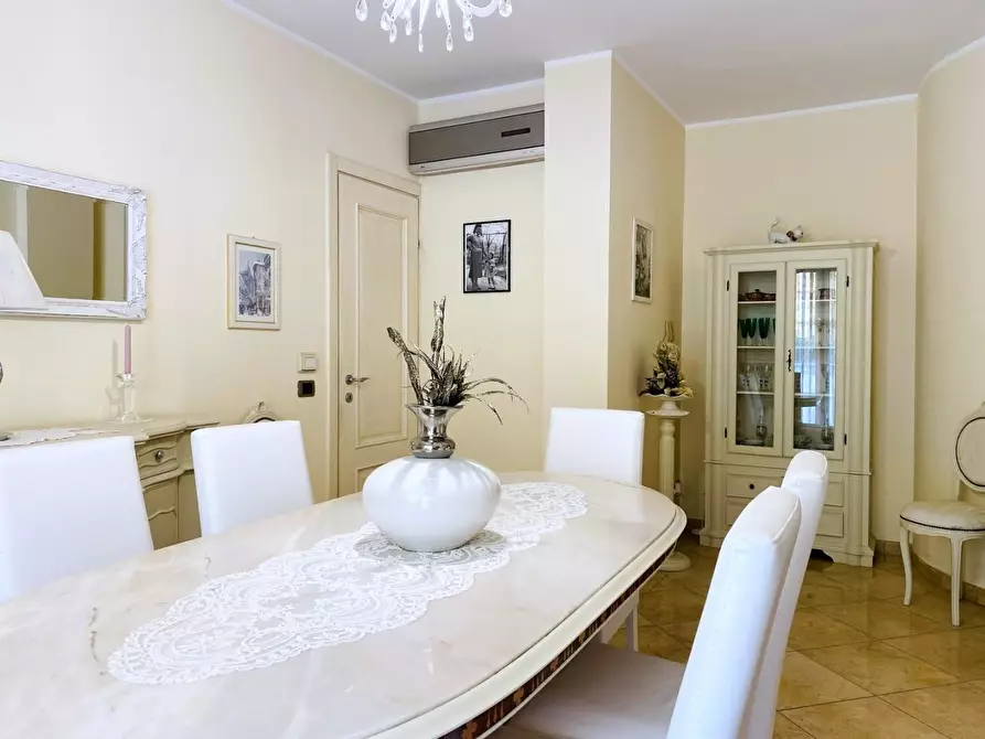 Immagine 24 di Villa in vendita  a Viareggio