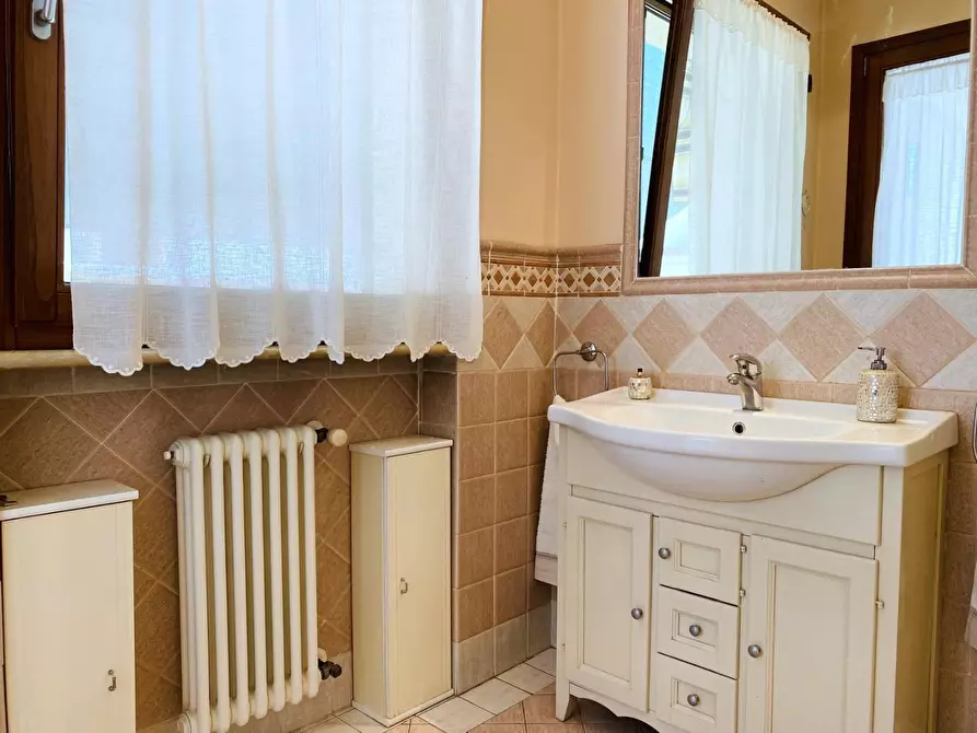 Immagine 25 di Villa in vendita  a Viareggio