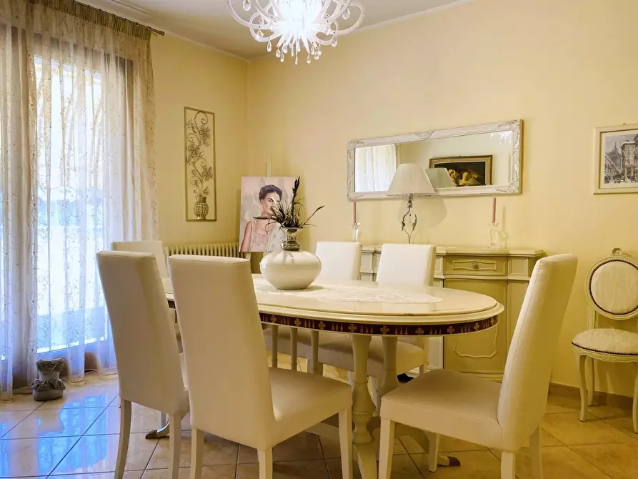 Immagine 18 di Villa in vendita  a Viareggio