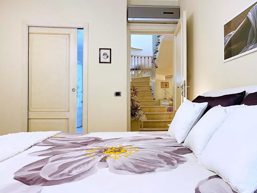 Immagine 39 di Villa in vendita  a Viareggio