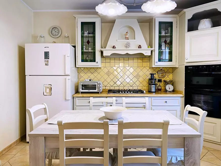 Immagine 11 di Villa in vendita  a Viareggio