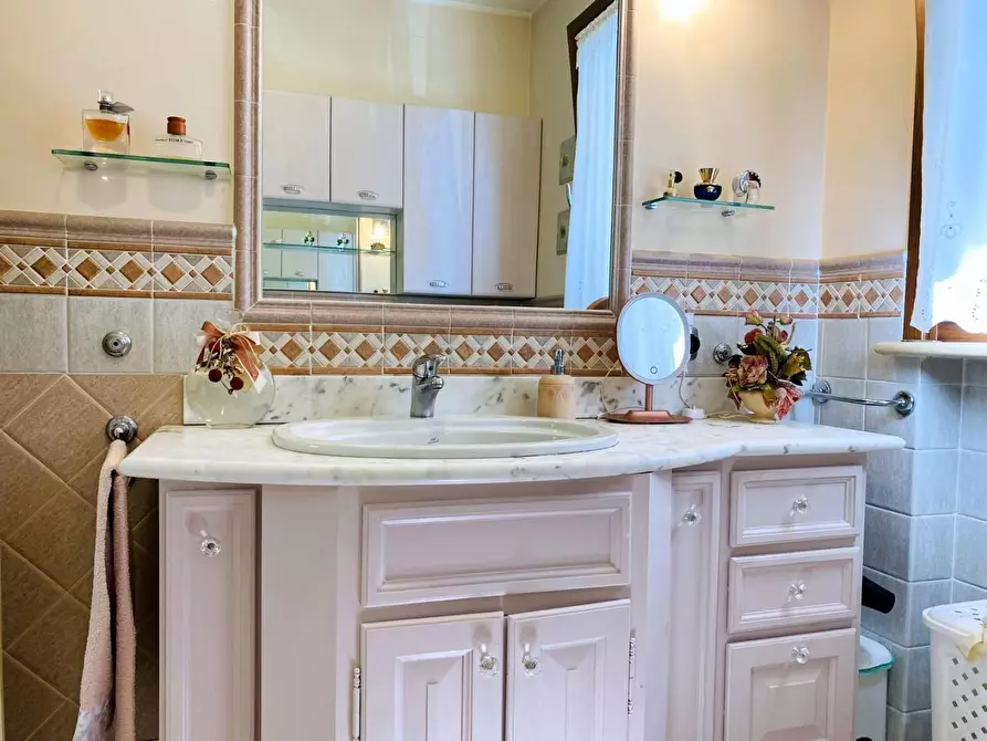 Immagine 65 di Villa in vendita  a Viareggio