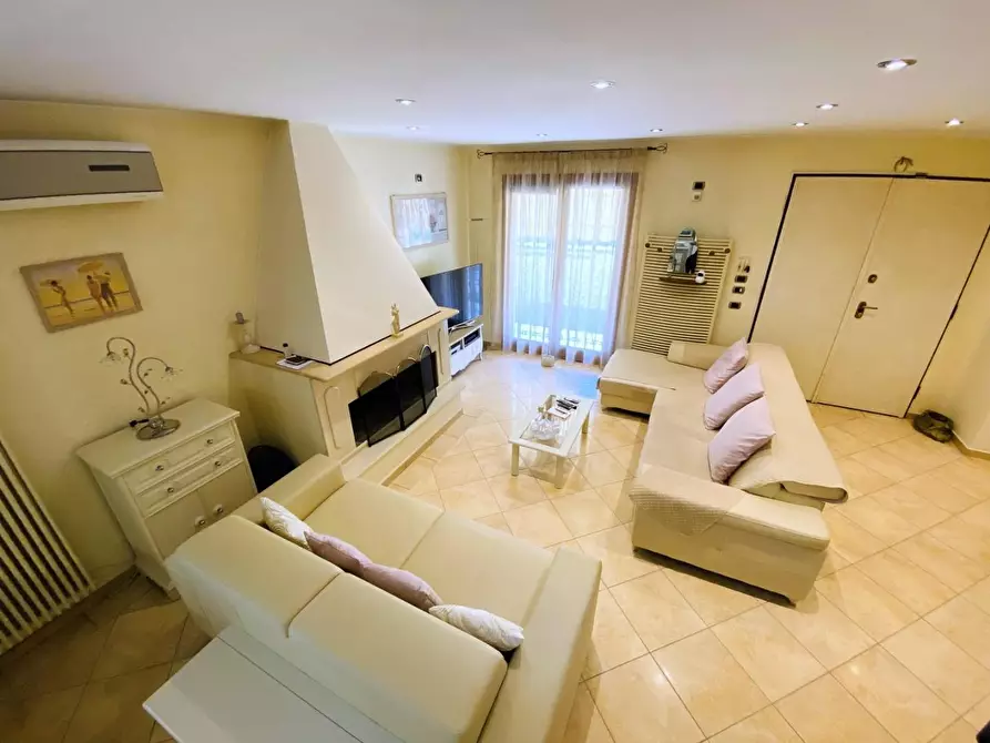 Immagine 76 di Villa in vendita  a Viareggio