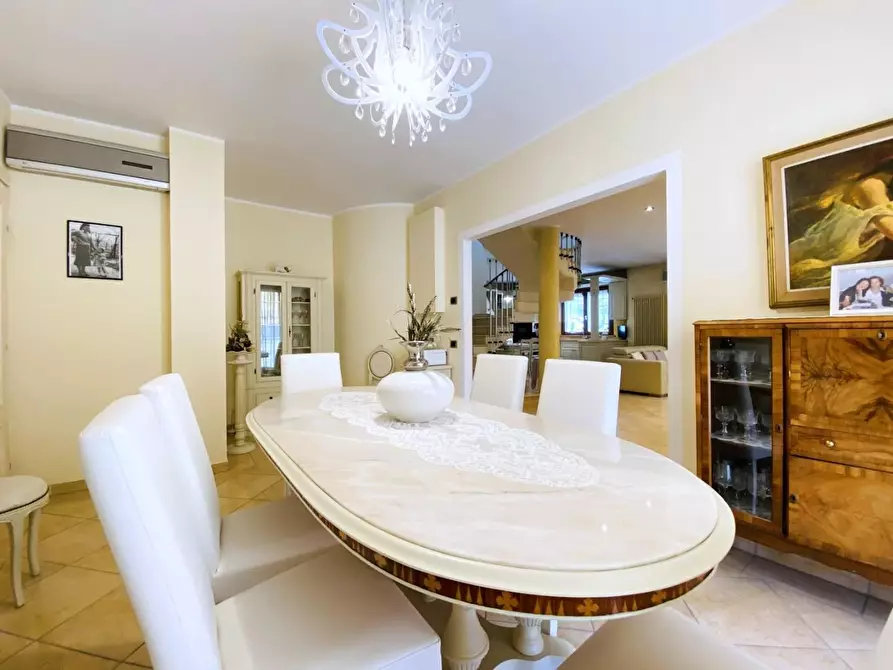 Immagine 22 di Villa in vendita  a Viareggio