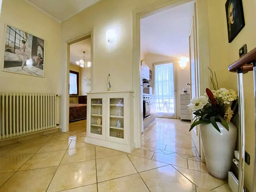 Immagine 50 di Villa in vendita  a Viareggio