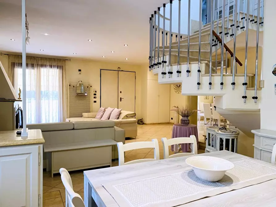 Immagine 13 di Villa in vendita  a Viareggio