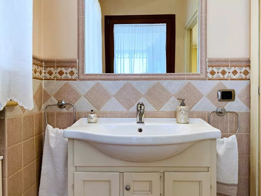 Immagine 26 di Villa in vendita  a Viareggio