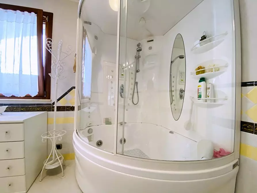 Immagine 43 di Villa in vendita  a Viareggio