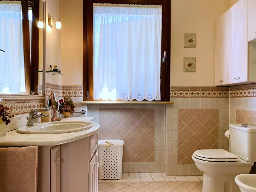 Immagine 64 di Villa in vendita  a Viareggio