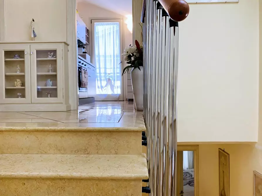 Immagine 47 di Villa in vendita  a Viareggio