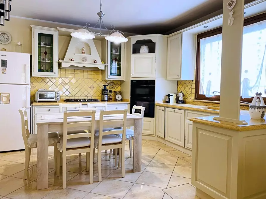 Immagine 9 di Villa in vendita  a Viareggio