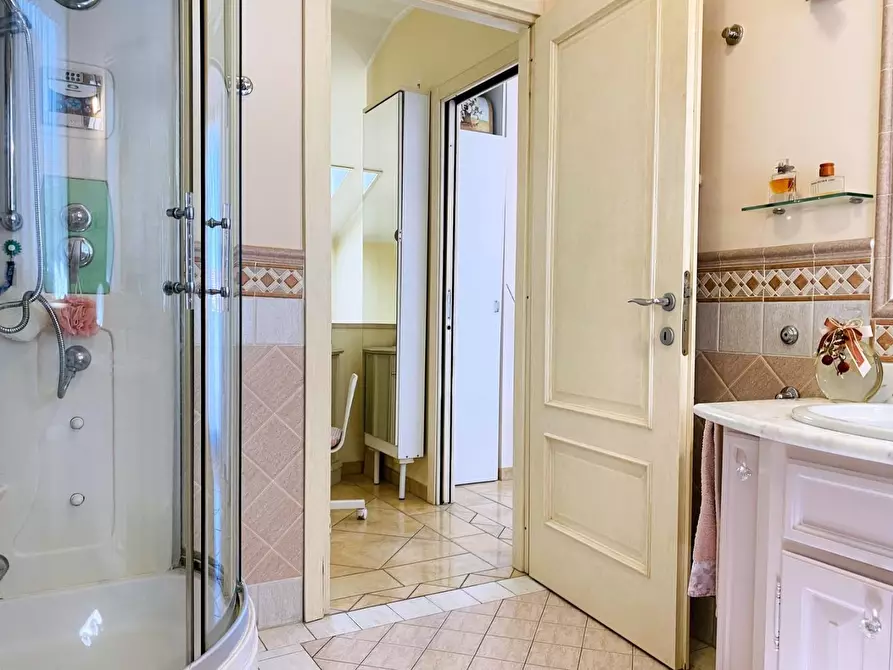 Immagine 66 di Villa in vendita  a Viareggio