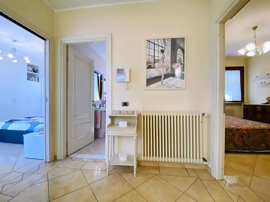 Immagine 58 di Villa in vendita  a Viareggio