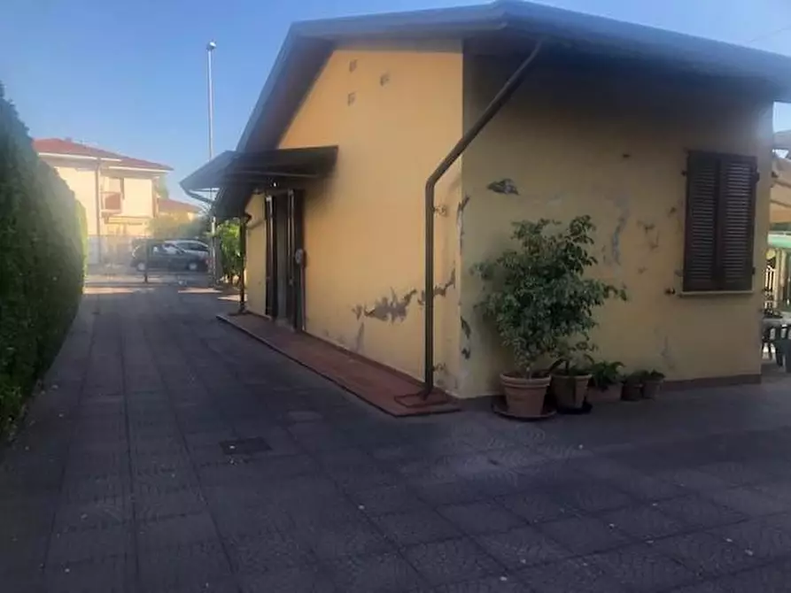 Immagine 4 di Casa bifamiliare in vendita  a Massa