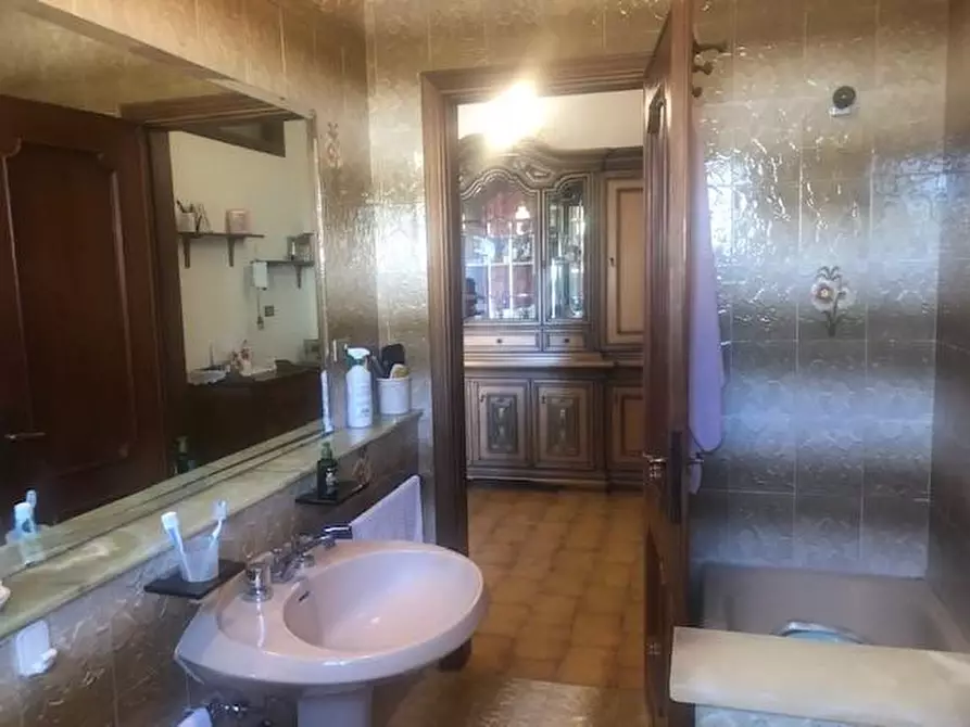 Immagine 26 di Casa bifamiliare in vendita  a Massa