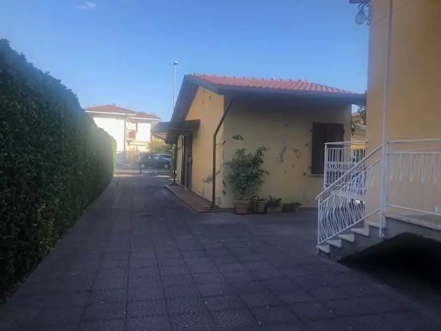 Immagine 6 di Casa bifamiliare in vendita  a Massa