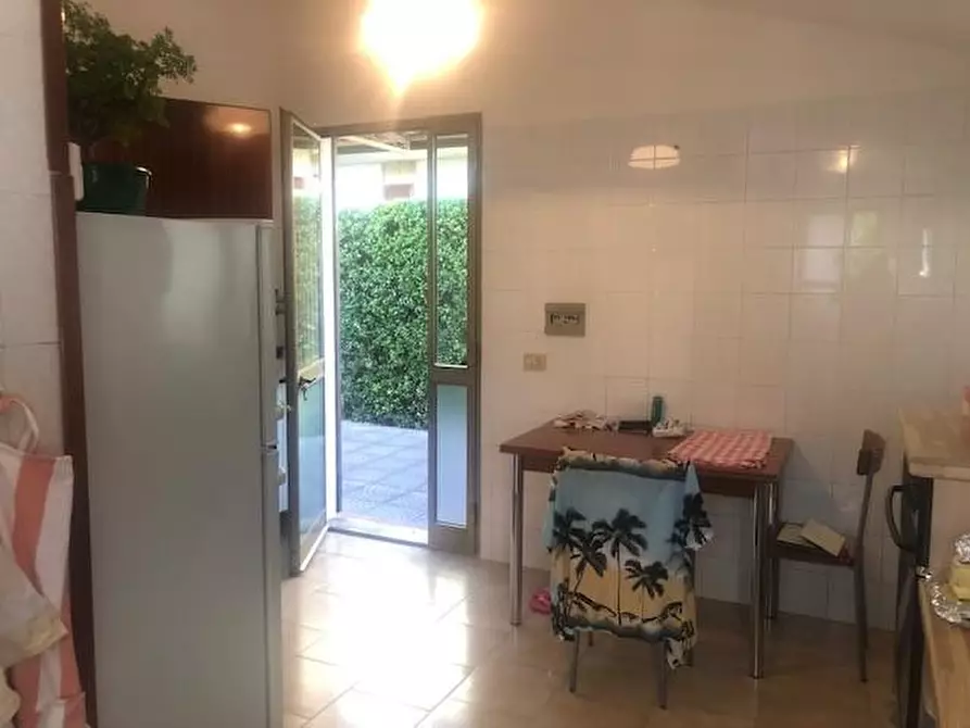 Immagine 50 di Casa bifamiliare in vendita  a Massa