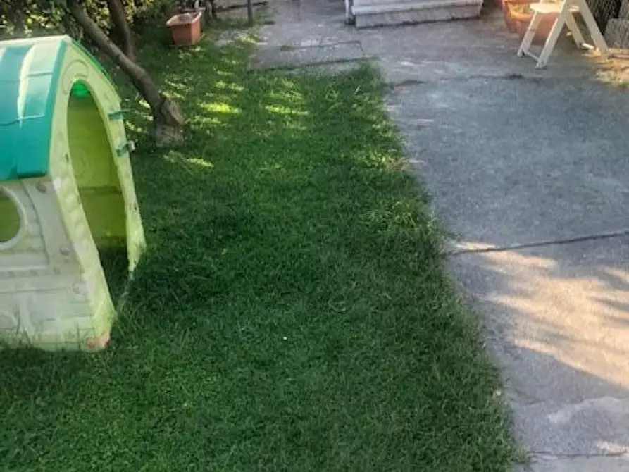 Immagine 3 di Casa bifamiliare in vendita  a Massa