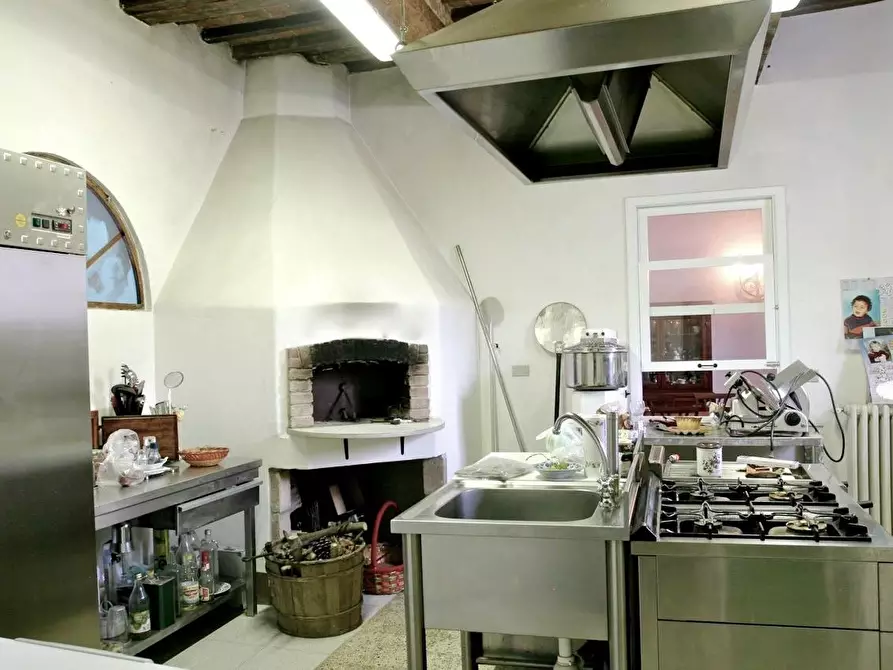 Immagine 19 di Palazzo in vendita  a Casciana Terme Lari