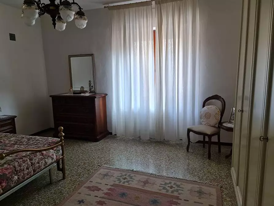 Immagine 15 di Appartamento in vendita  a San Gimignano