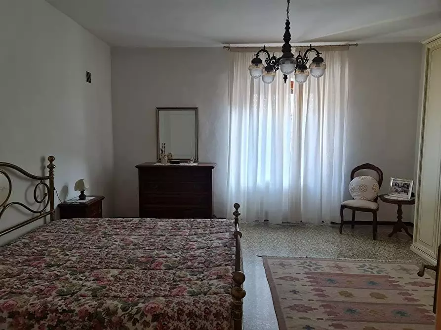 Immagine 12 di Appartamento in vendita  a San Gimignano