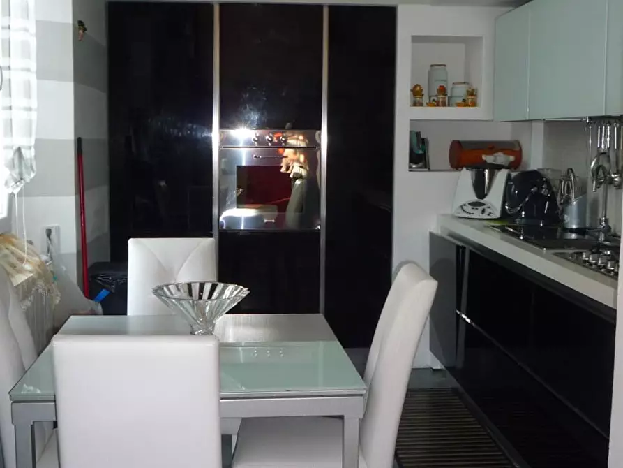 Immagine 2 di Appartamento in vendita  a Carrara