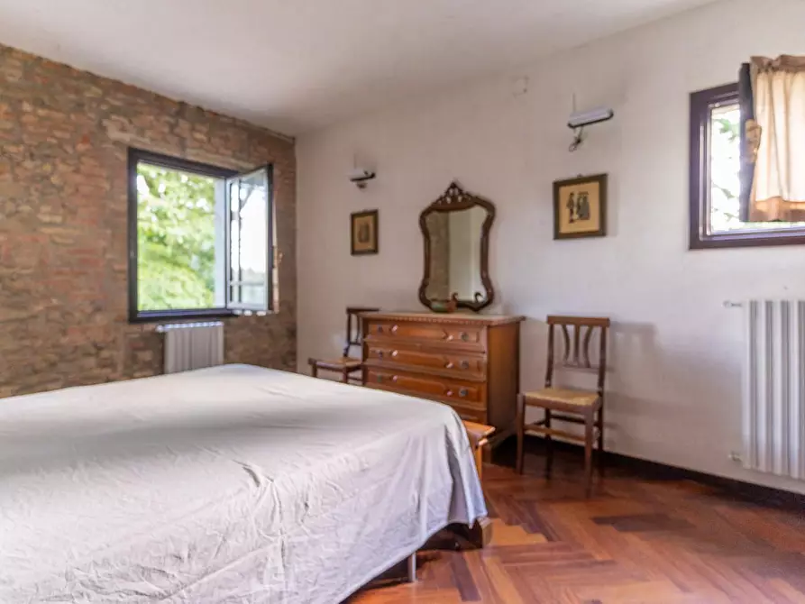 Immagine 33 di Villa in vendita  a Palaia