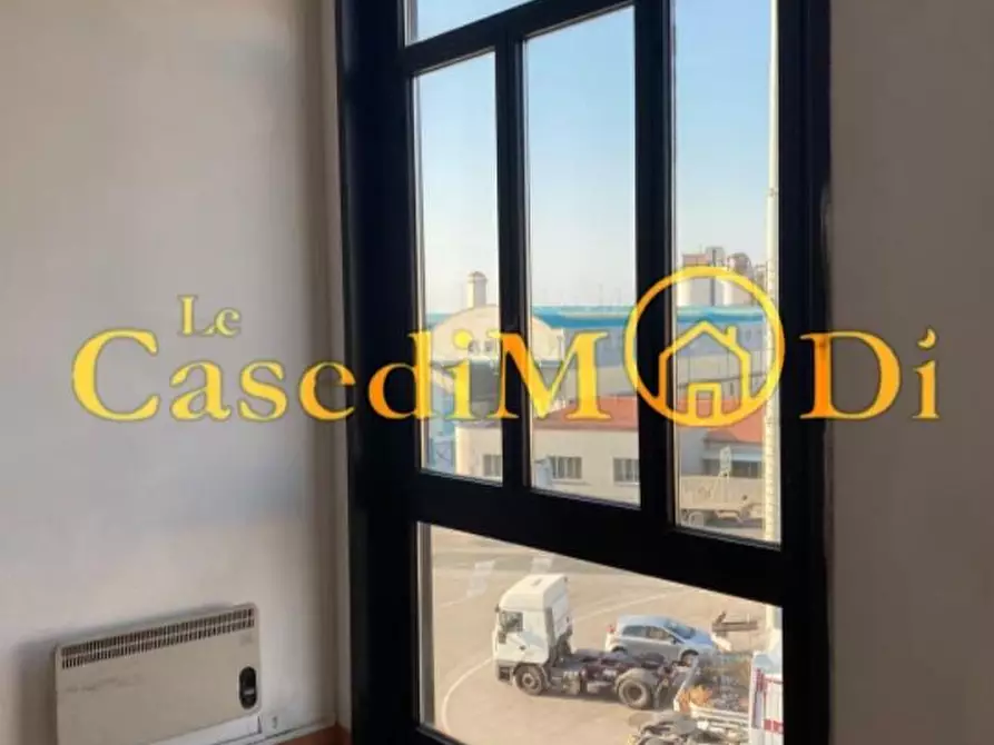 Immagine 2 di Ufficio in affitto  a Livorno