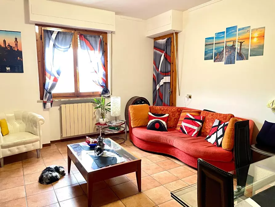 Immagine 1 di Appartamento in vendita  a Siena