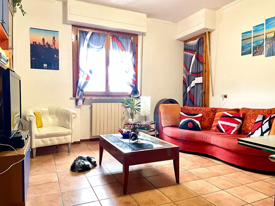 Immagine 9 di Appartamento in vendita  a Siena