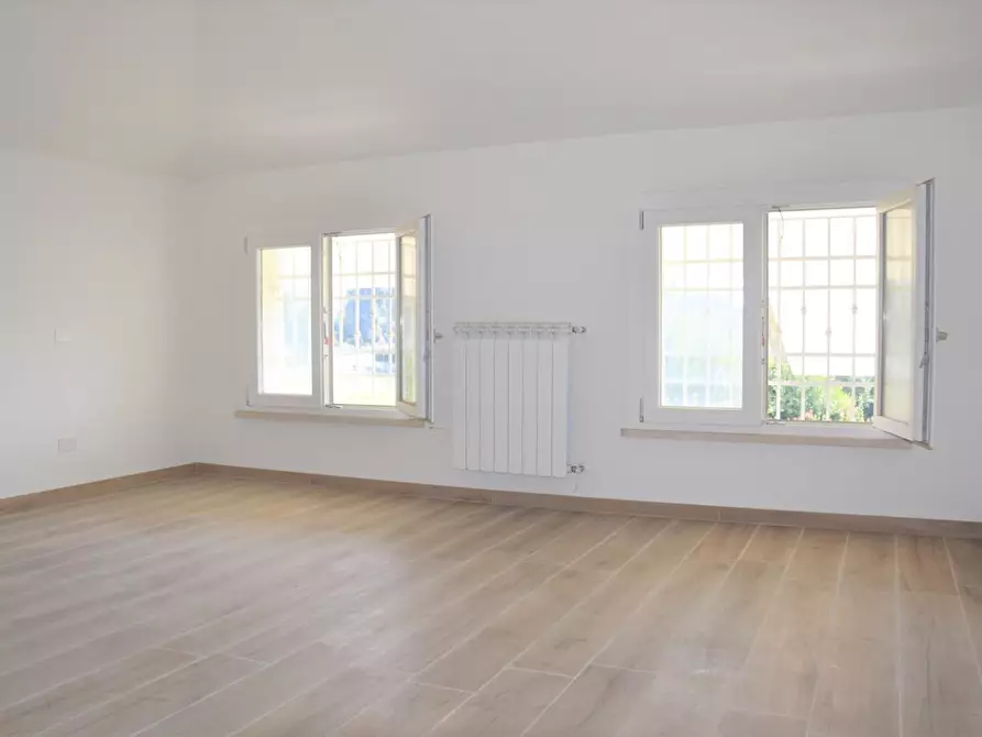 Immagine 9 di Casa bifamiliare in vendita  a Montignoso