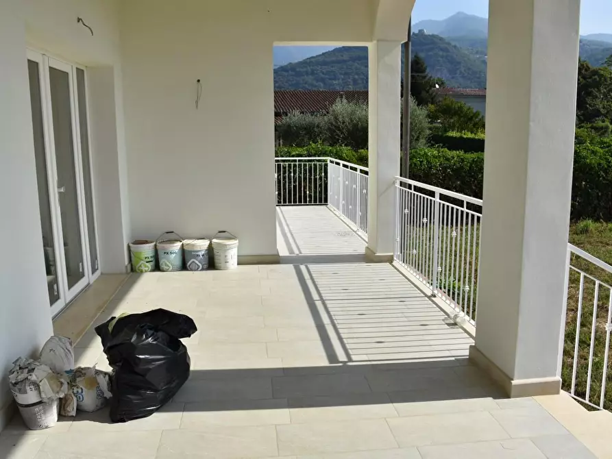 Immagine 2 di Casa bifamiliare in vendita  a Montignoso