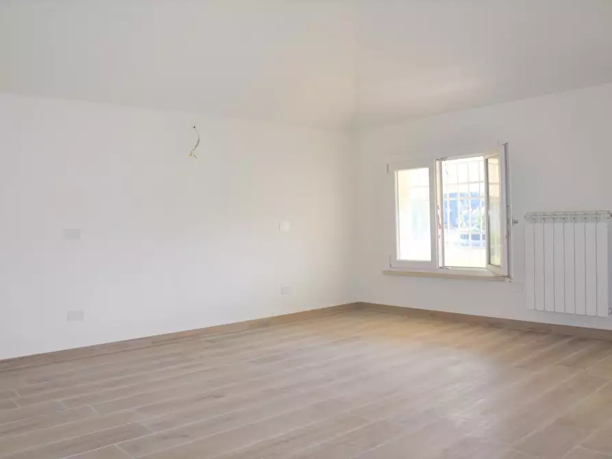 Immagine 15 di Casa bifamiliare in vendita  a Montignoso