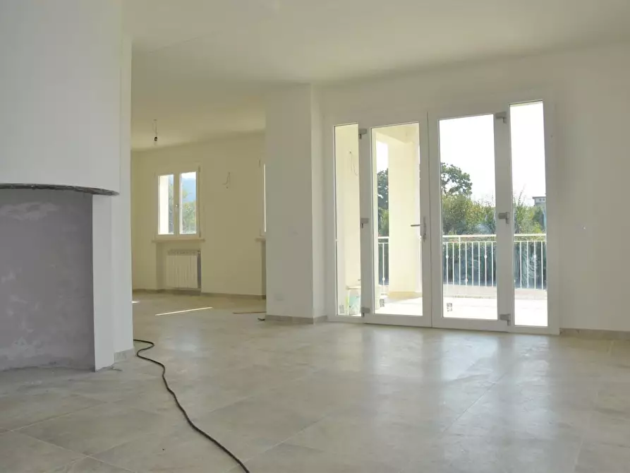 Immagine 3 di Casa bifamiliare in vendita  a Montignoso