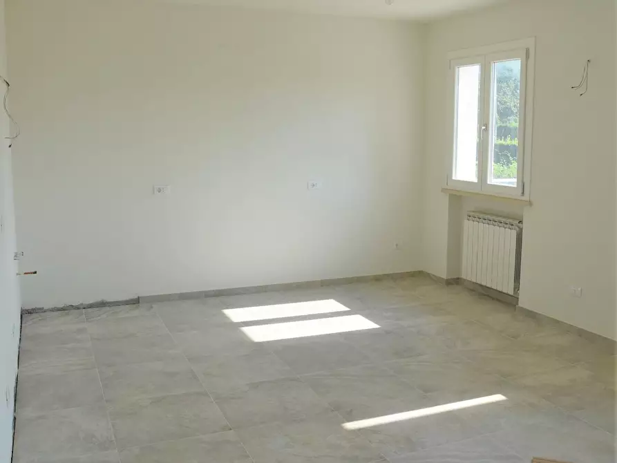 Immagine 5 di Casa bifamiliare in vendita  a Montignoso