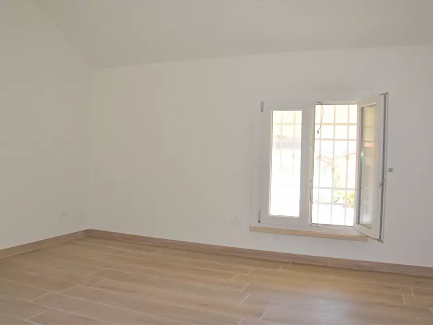 Immagine 12 di Casa bifamiliare in vendita  a Montignoso