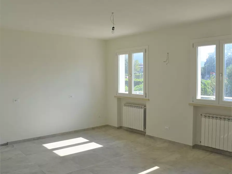 Immagine 6 di Casa bifamiliare in vendita  a Montignoso