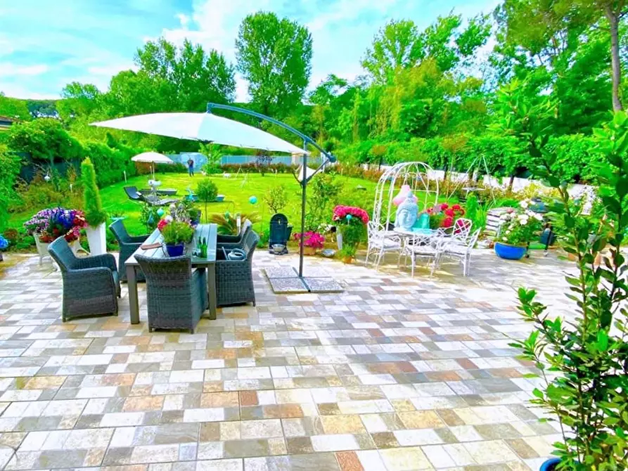 Immagine 26 di Casa indipendente in vendita  a Viareggio