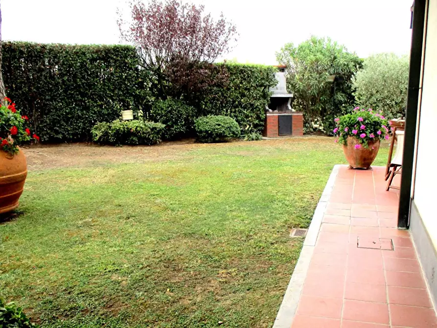 Immagine 7 di Casa bifamiliare in vendita  a Pontedera