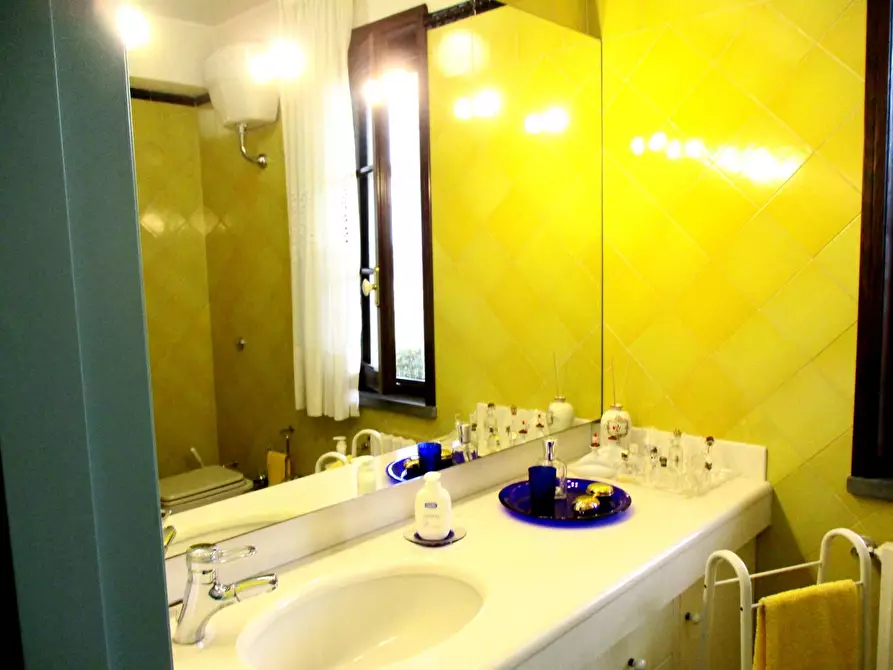 Immagine 29 di Casa bifamiliare in vendita  a Pontedera