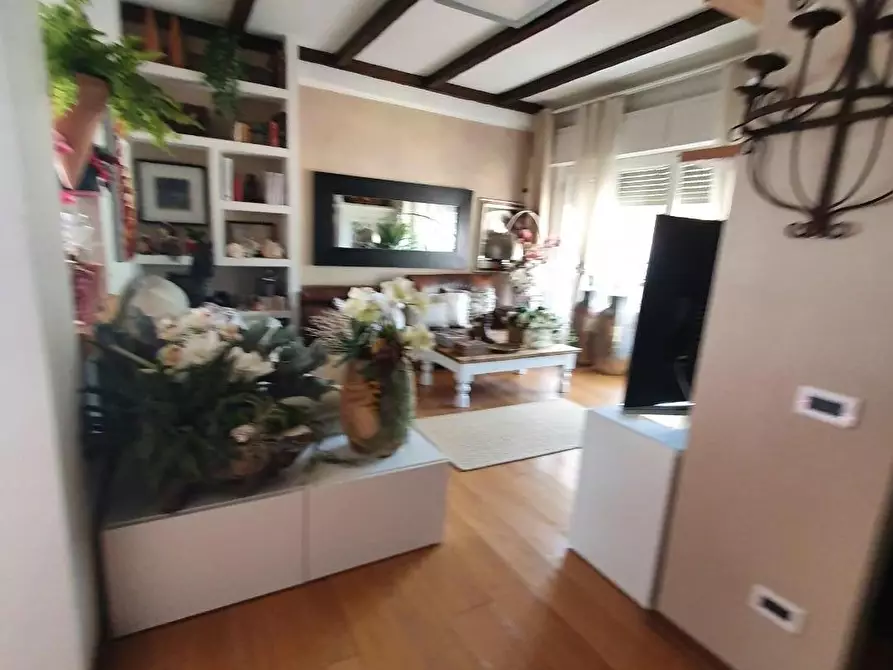 Immagine 1 di Appartamento in vendita  a Carrara